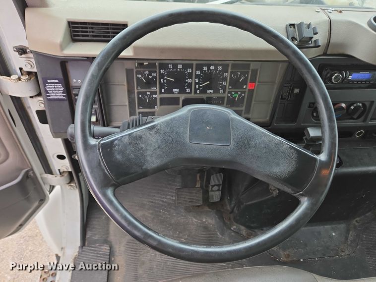 image for item EC4289 2001 International 4700 box truck