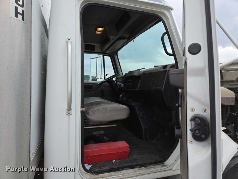 image for item EC4289 2001 International 4700 box truck