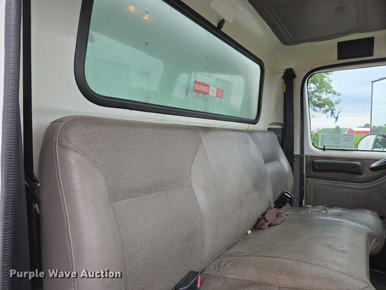 image for item EC4289 2001 International 4700 box truck