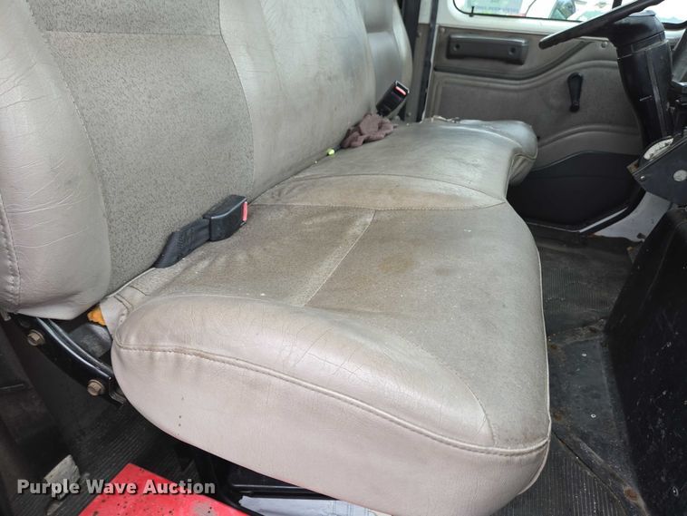 image for item EC4289 2001 International 4700 box truck