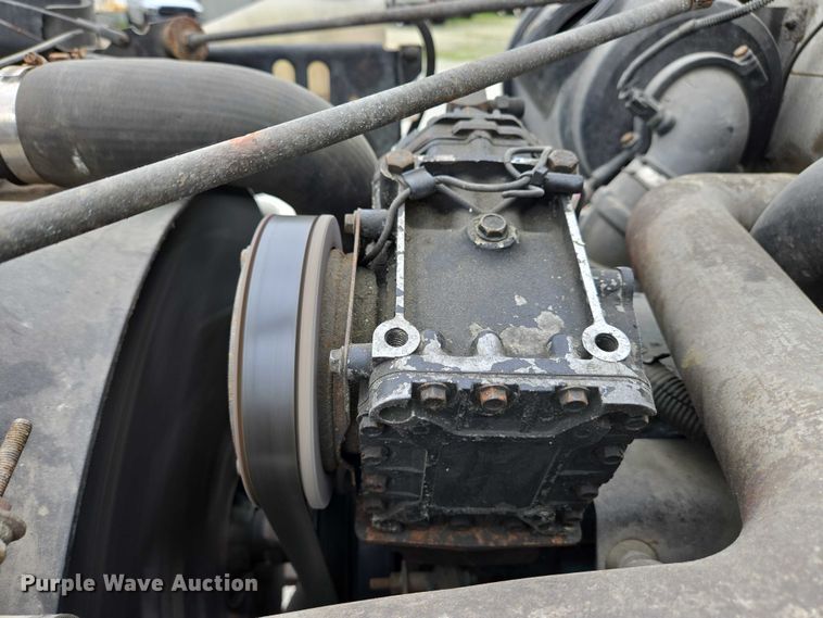 image for item EC4289 2001 International 4700 box truck