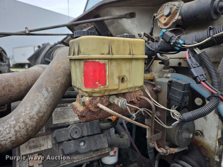 image for item EC4289 2001 International 4700 box truck