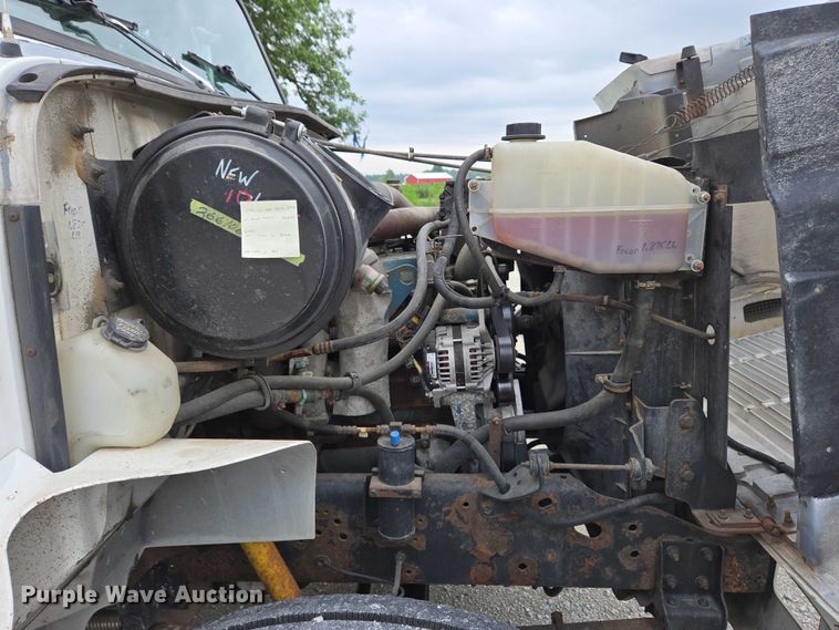 image for item EC4289 2001 International 4700 box truck