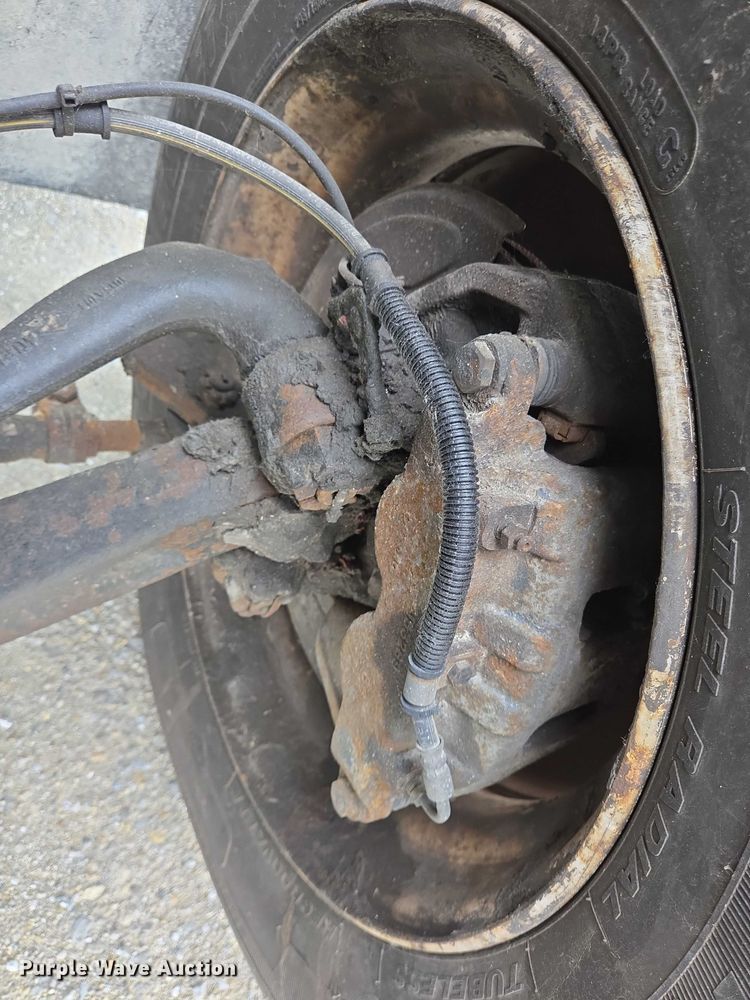 image for item EC4289 2001 International 4700 box truck