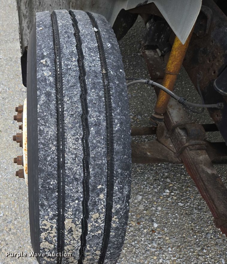 image for item EC4289 2001 International 4700 box truck