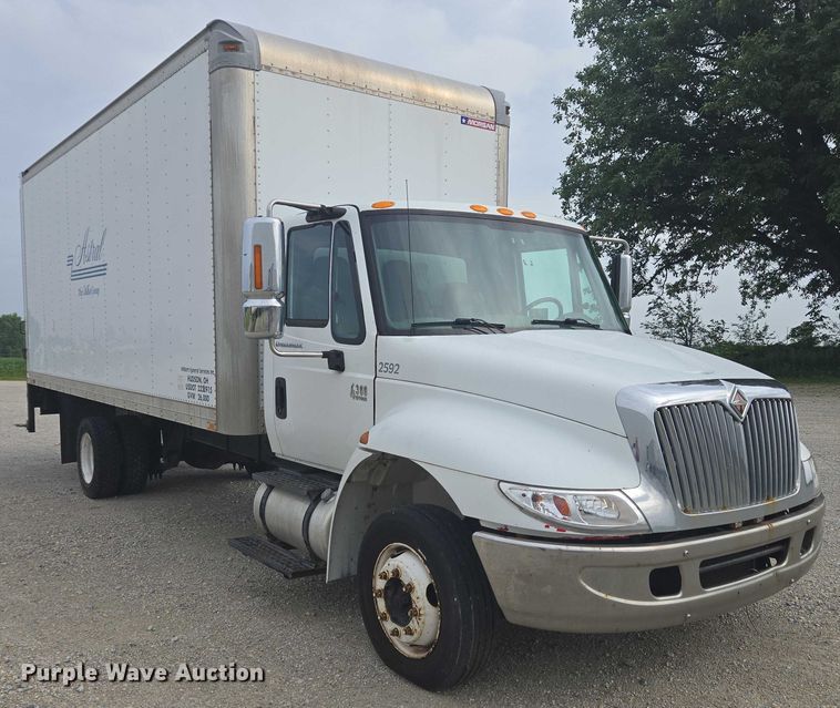 image for item EC4290 2003 International 4300 SBA box truck