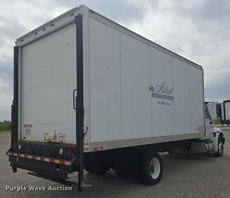 image for item EC4290 2003 International 4300 SBA box truck