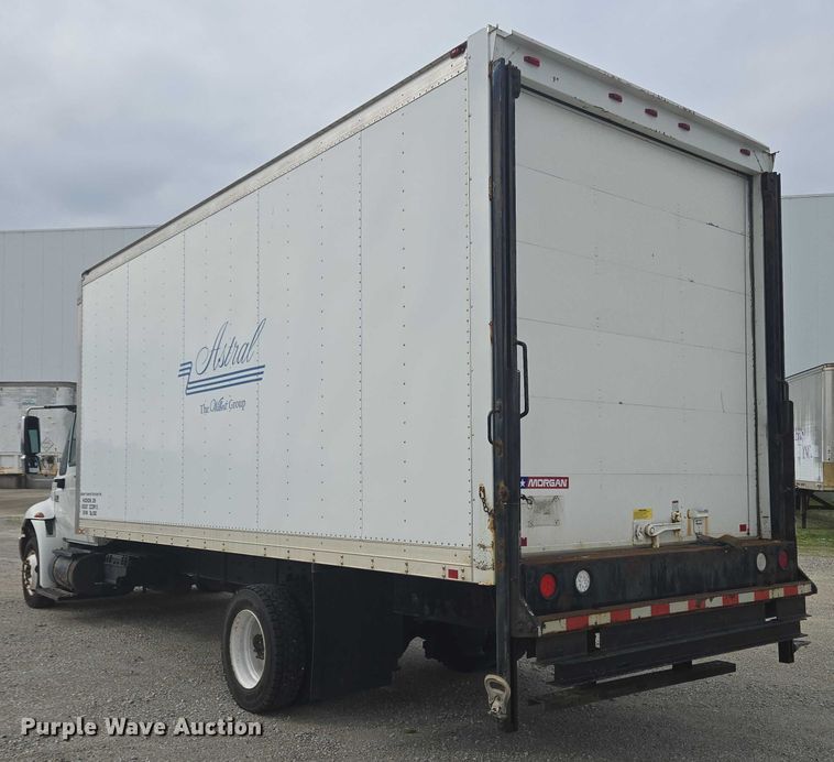 image for item EC4290 2003 International 4300 SBA box truck