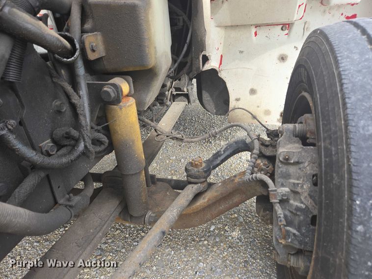 image for item EC4290 2003 International 4300 SBA box truck