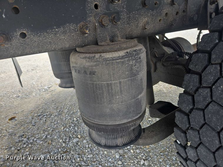 image for item EC4290 2003 International 4300 SBA box truck