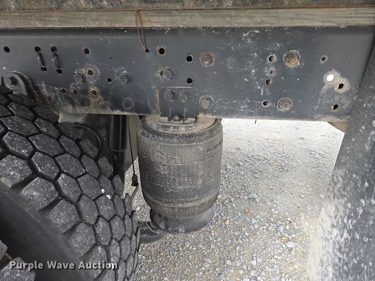 image for item EC4290 2003 International 4300 SBA box truck