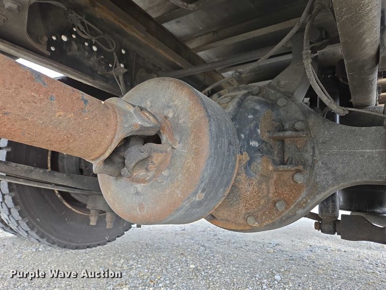 image for item EC4290 2003 International 4300 SBA box truck