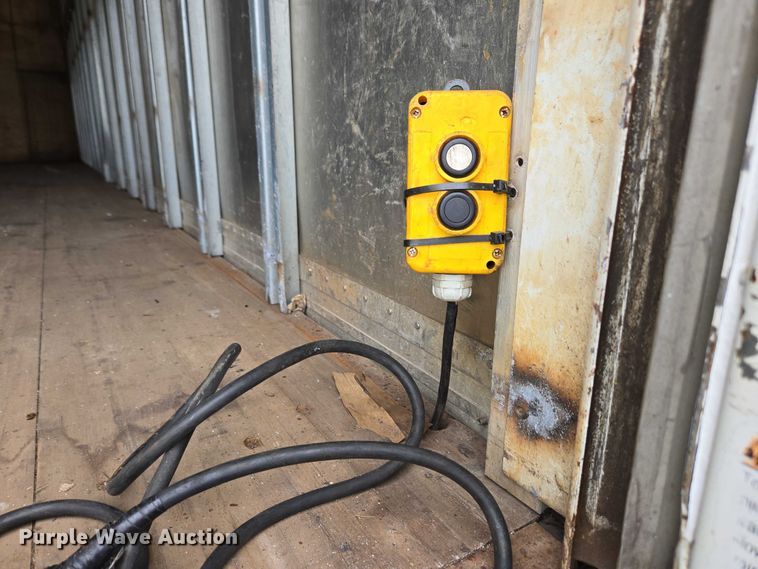 image for item EC4290 2003 International 4300 SBA box truck