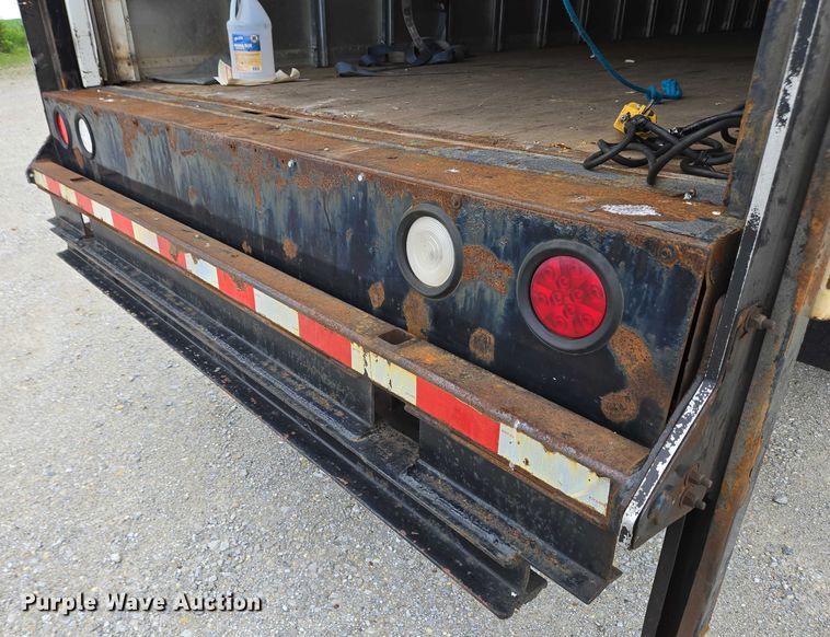 image for item EC4290 2003 International 4300 SBA box truck