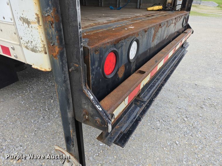 image for item EC4290 2003 International 4300 SBA box truck