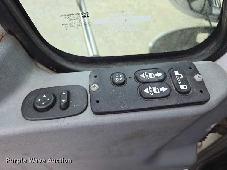 image for item EC4290 2003 International 4300 SBA box truck