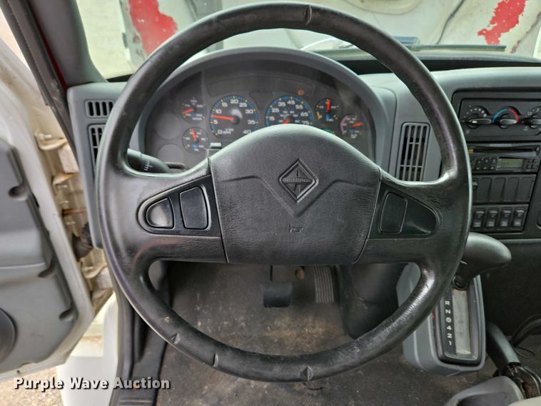 image for item EC4290 2003 International 4300 SBA box truck