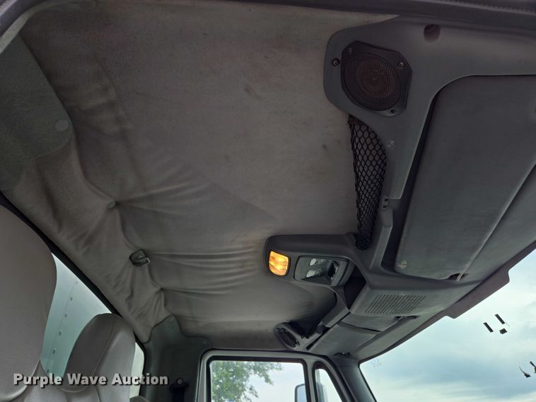 image for item EC4290 2003 International 4300 SBA box truck