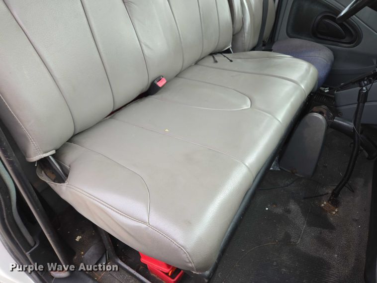 image for item EC4290 2003 International 4300 SBA box truck