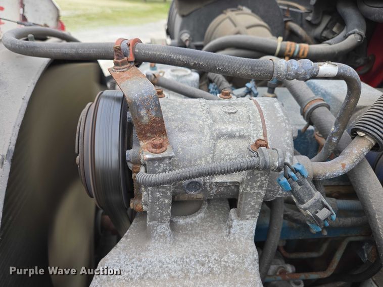 image for item EC4290 2003 International 4300 SBA box truck