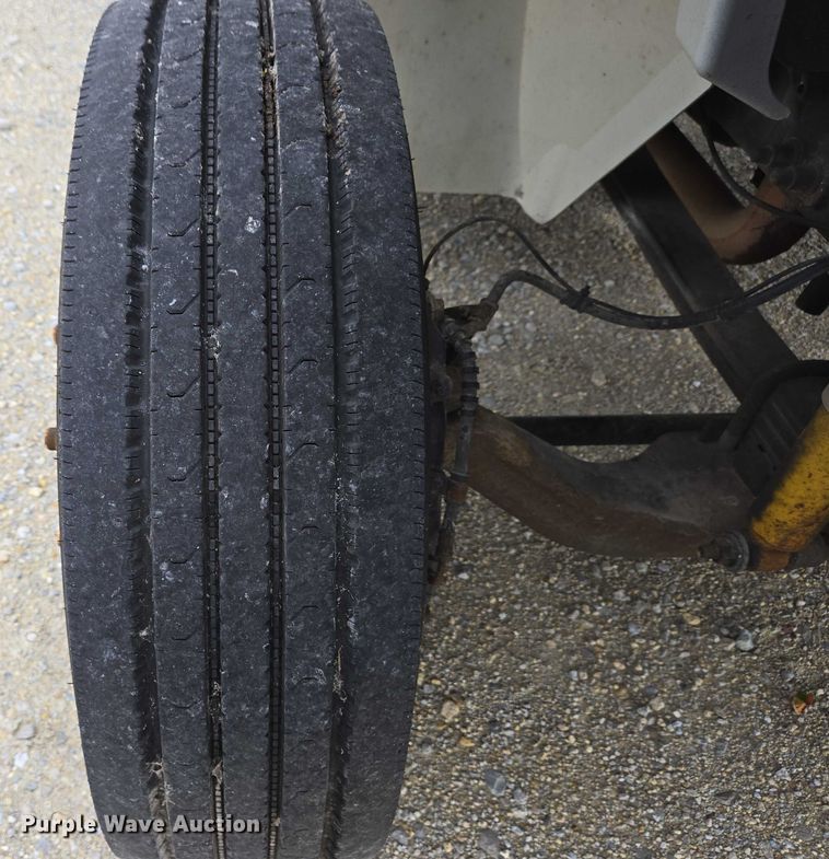 image for item EC4290 2003 International 4300 SBA box truck