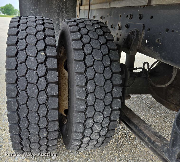 image for item EC4290 2003 International 4300 SBA box truck