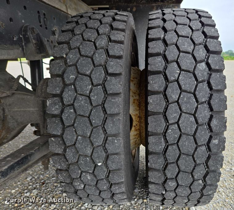 image for item EC4290 2003 International 4300 SBA box truck