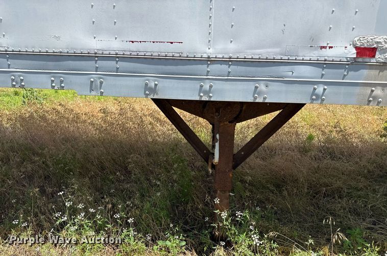 image for item ED4262 1986 Fruehauf dry van trailer