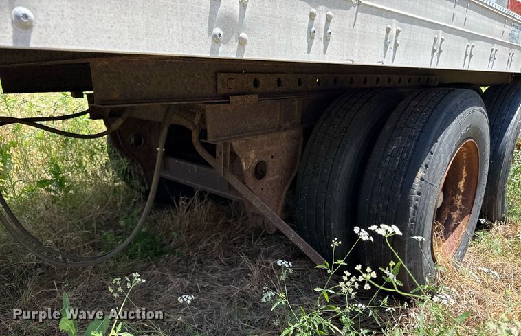 image for item ED4262 1986 Fruehauf dry van trailer