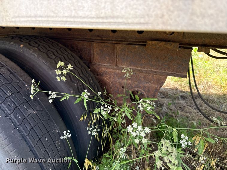 image for item ED4262 1986 Fruehauf dry van trailer