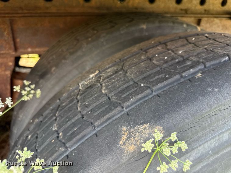 image for item ED4262 1986 Fruehauf dry van trailer