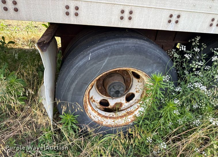 image for item ED4262 1986 Fruehauf dry van trailer