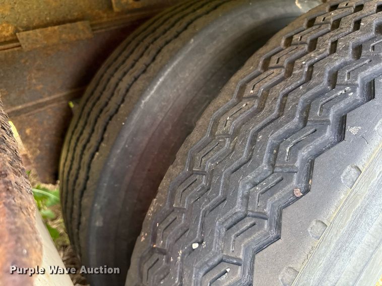 image for item ED4262 1986 Fruehauf dry van trailer