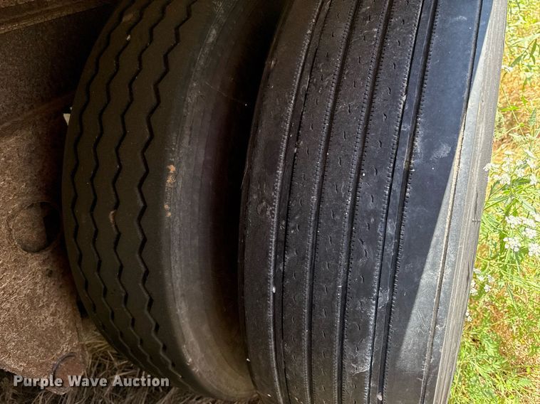 image for item ED4262 1986 Fruehauf dry van trailer