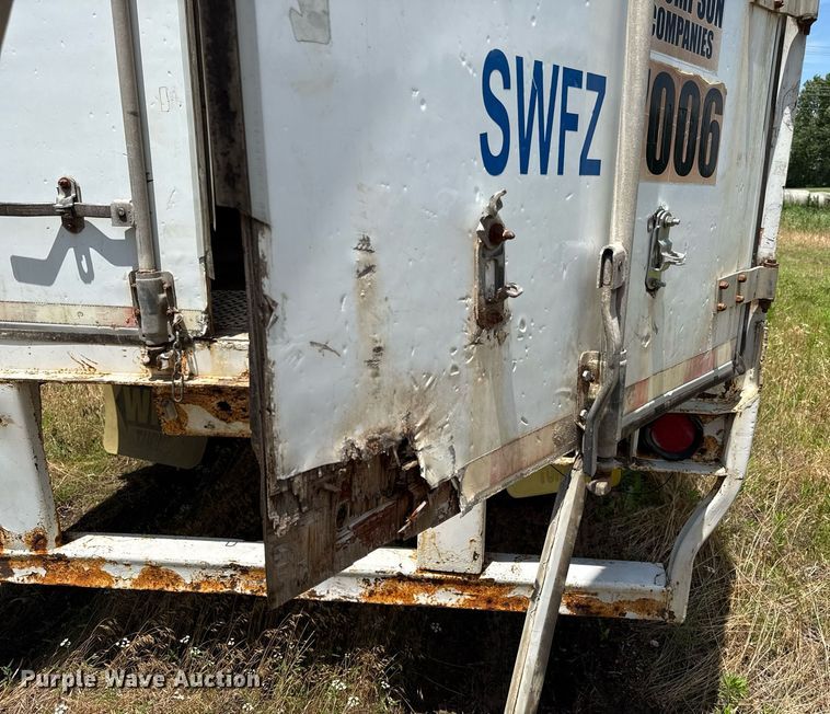 image for item ED4263 2001 Wabash dry van trailer