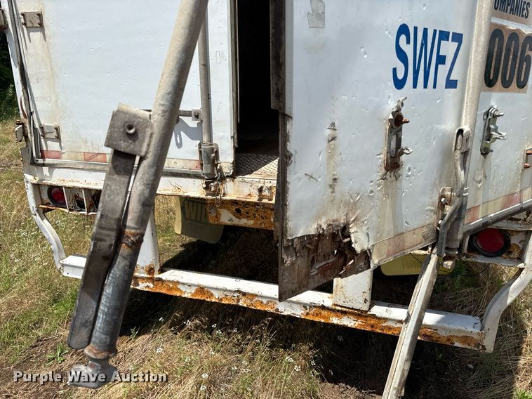 image for item ED4263 2001 Wabash dry van trailer