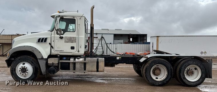 image for item ED5748 2013 Mack GU713 semi truck