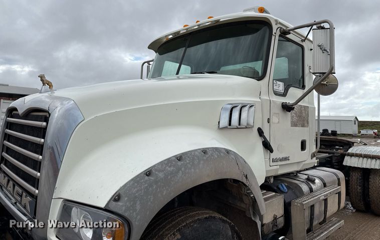 image for item ED5748 2013 Mack GU713 semi truck