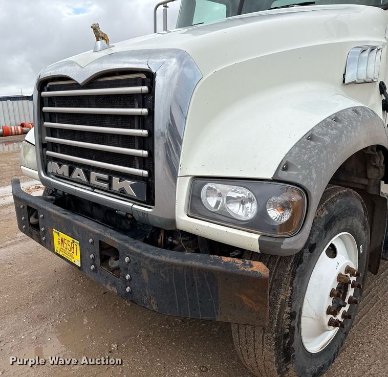 image for item ED5748 2013 Mack GU713 semi truck