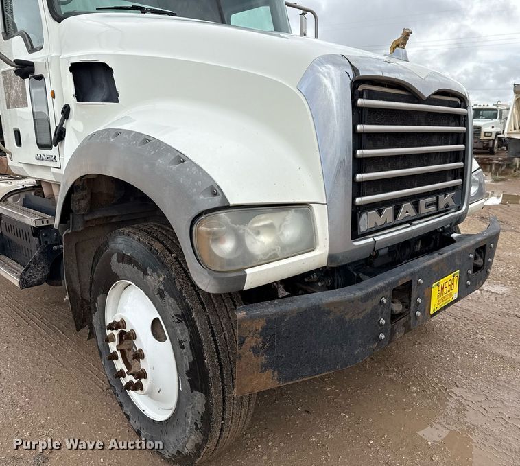 image for item ED5748 2013 Mack GU713 semi truck