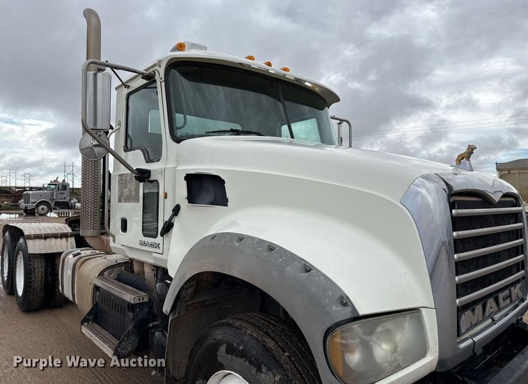 image for item ED5748 2013 Mack GU713 semi truck