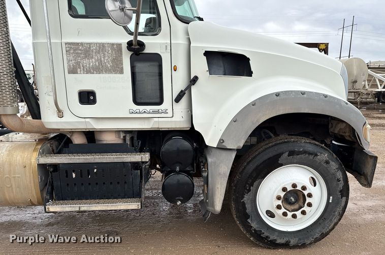 image for item ED5748 2013 Mack GU713 semi truck