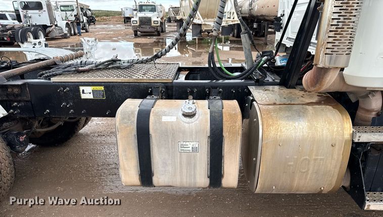 image for item ED5748 2013 Mack GU713 semi truck