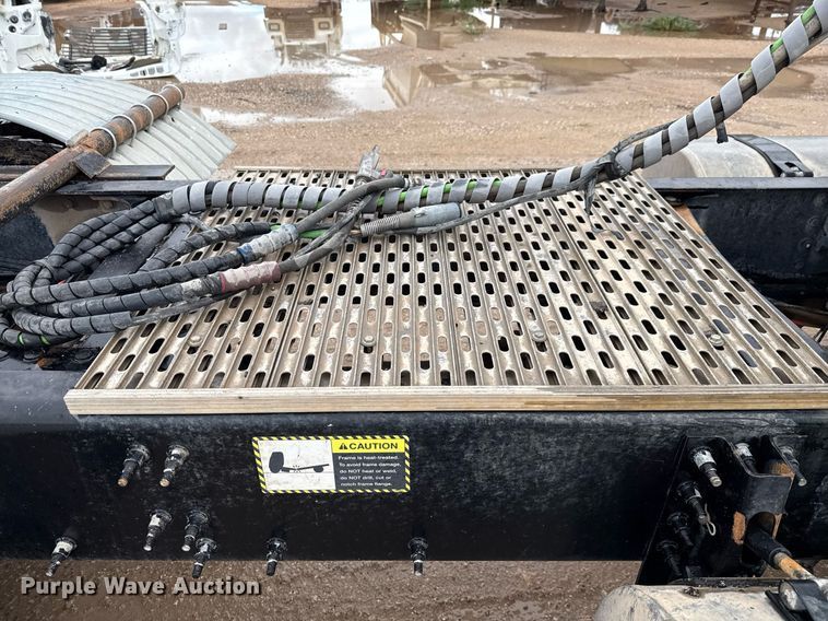 image for item ED5748 2013 Mack GU713 semi truck