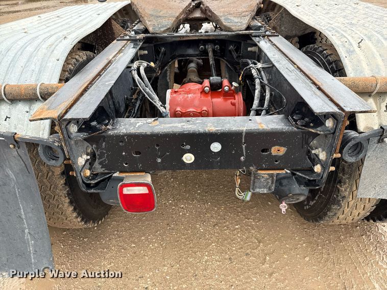 image for item ED5748 2013 Mack GU713 semi truck