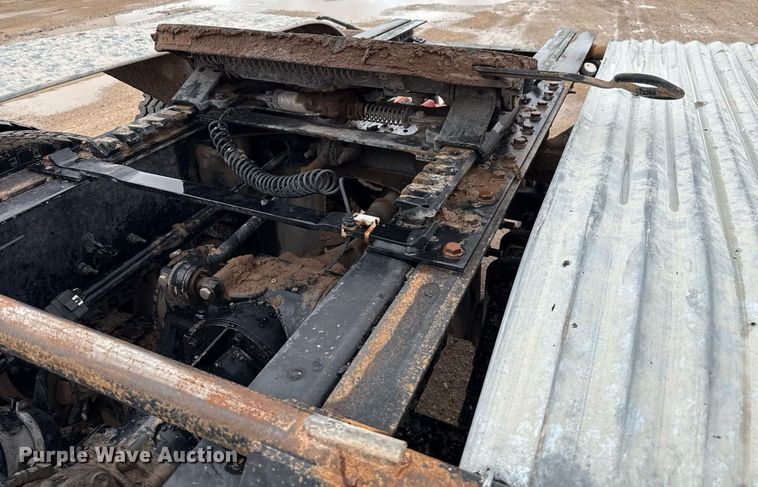 image for item ED5748 2013 Mack GU713 semi truck