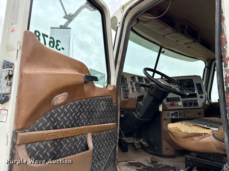 image for item ED5748 2013 Mack GU713 semi truck