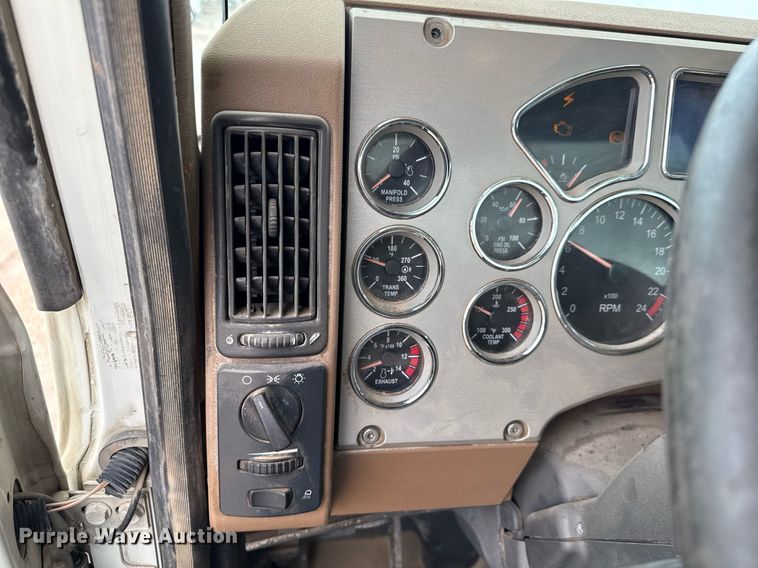 image for item ED5748 2013 Mack GU713 semi truck