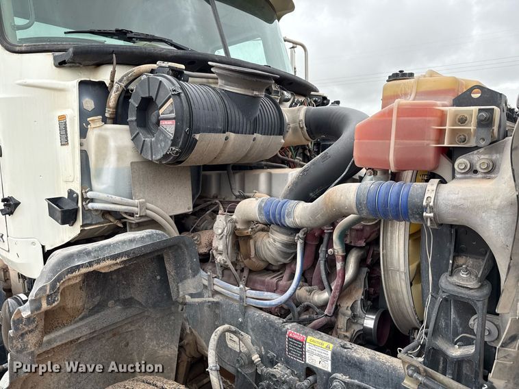 image for item ED5748 2013 Mack GU713 semi truck