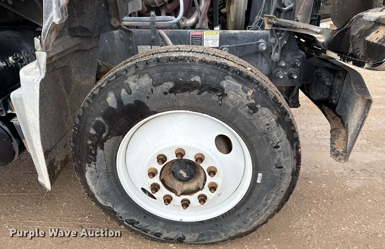 image for item ED5748 2013 Mack GU713 semi truck